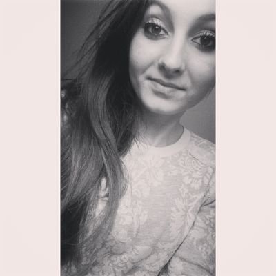 MelaanieB_19's profile picture. Insta: melaniesvg19 | Snap: melaanie_ukt