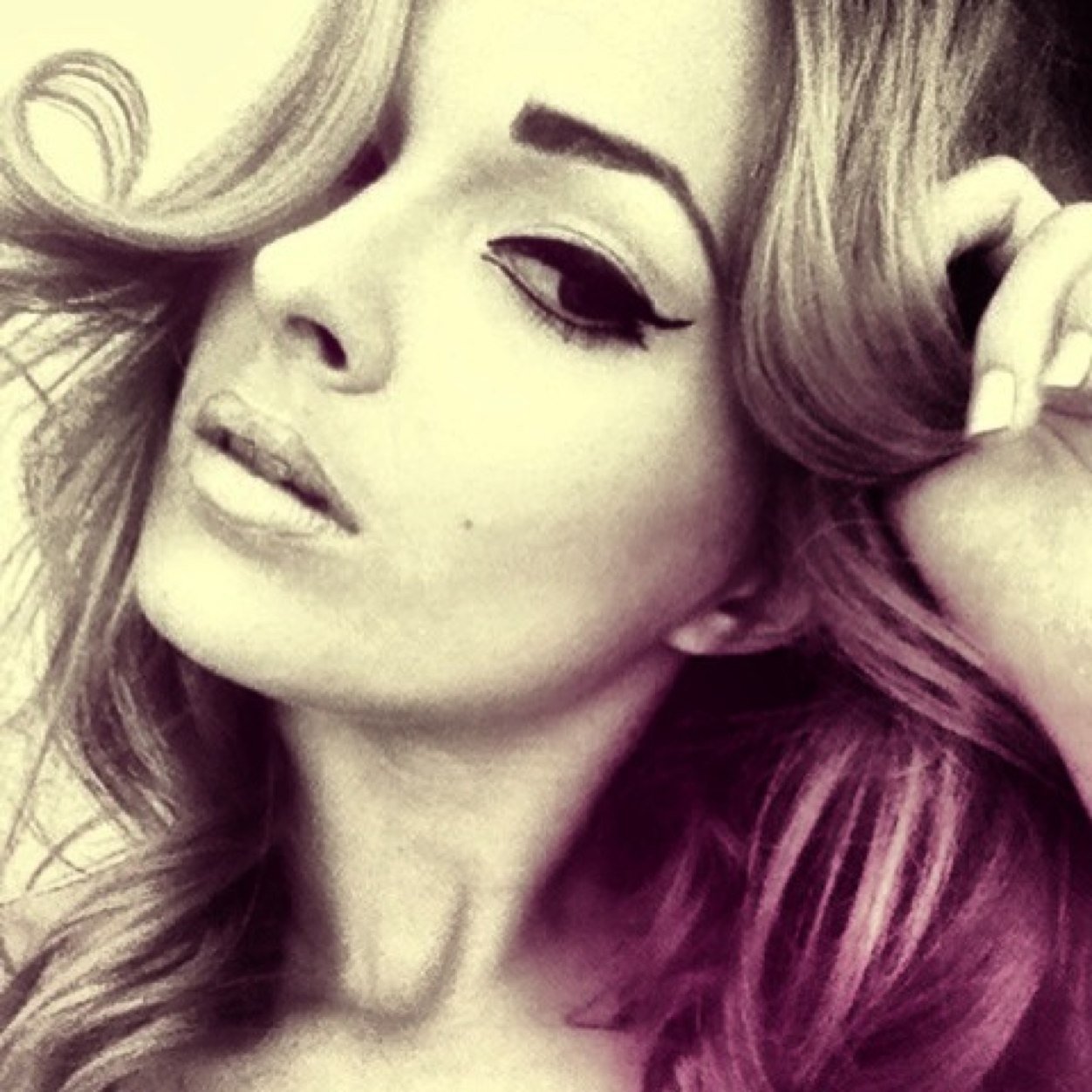 chloesewell1's profile picture. Imperfection is beauty,Madness is genius and its better to be Absolutely ridiculous than Absolutely boring......x