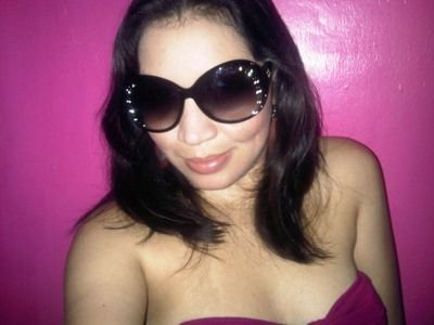 Soy... Loca, celosa, histerica, bipolar, indecisa, caprichosa, me encariño rapido, olvido lento, me rio de nada y lo mas importante es que soy una en millon.!