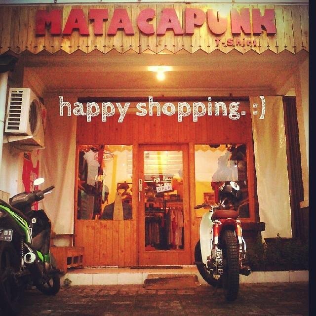 MATACAPUNK T-SHIRT, Hotline :+62822-2652-7000 
alamat:
Outlet  Jln. Wahid Hasyim no. 111, Dabag,  Condong Catur, Sleman, Yogyakarta.