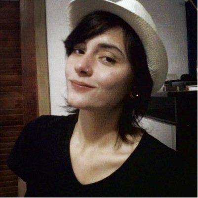 um botinho rosa-choque