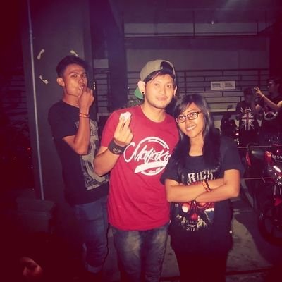 ♥  my name is Elvi syahrida lubis
 12-11-1994,, :)| FE manajemen UMSU
 pin: 7613A4E8 my boyfriend @rikhie_fm 
 music is my life :)