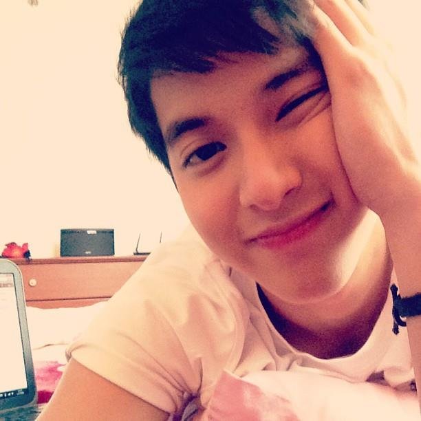 ingชายหนุ่มหน้ามนสังกัด #Fic4me ศึกษาอยู่ที่ รร.มัธยมเค รูปหล่อพ่อรวยแฟนสวย อดีตเคยร่วมต่อสู้กับ @JamesMarFic4me / แมลงปอเลดี้ @JunPiyateda มะระดีเดย์