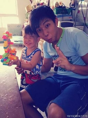 My name is Chong Vui Lun@Jerry. I'm 21 years old and i live in Malaysia, Sabah, Kota Kinabalu. Wan know about me? Follow me.. let's tweet