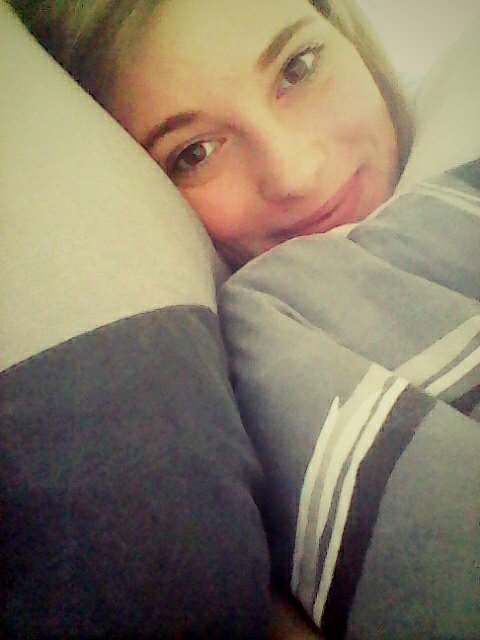 Paulinehron's profile picture. Je rigole bien avec moi #pastouteseuledanssatete