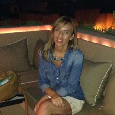 Periodista de moda y belleza. También tengo una empresa de Publicidad. Mantengo intacta mi capacidad de sorprenderme y de soñar.