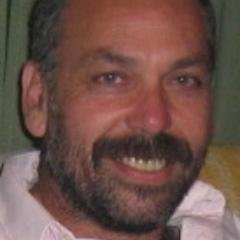 Tengo 53 años, piloto de avión y me dedico a construir aviones experimentales.