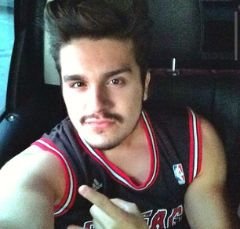 ''DESDE 2008 ATÉ O FIM DA MINHA VIDA!'' Criado em 21/07/11 em amor ao meu idolo.. @luansantana ..
Por: @LcMeire
