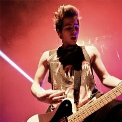 follow @nutxlla_hemmo bc she gave you this follow