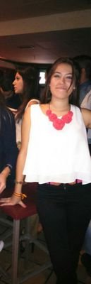 Estudiante de educación primaria en la universidad católica San Antonio, amante de la música y de los más peques. Aficionada a la moda. Alive.