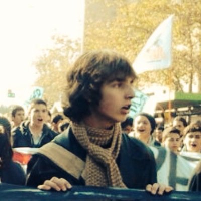 Militante de las gloriosas juventudes comunistas de peñalolesn JJ⭐️CC estudiante secundario y estudiante de musica