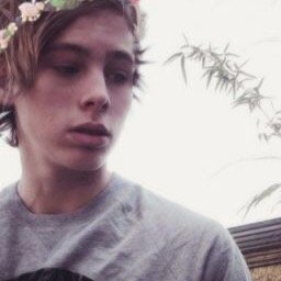 backup acc for @janoskianettes

@Luke5SOS : calum is daddy af