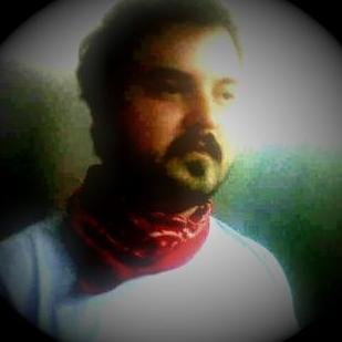 Un puto que busca amor. Utiliza medios tecnològicos habitualmente para conquistar chongos. Solo dos veces en mas de cien intentos logro novios!