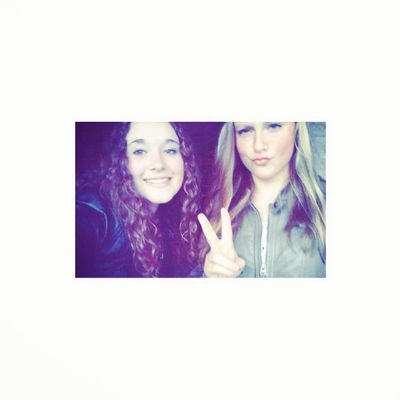 •Familie en vrienden boven alles❤                      •Handball player number 6❤
•SvLoo ~ Heerenveen ~  •Horse riding                         ❤ □ Larida □ ❤