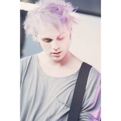 CxsyCashton's profile picture. one time the vamps band followed us. @zouis_dxrtbag & @TommosRogue