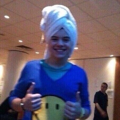 free follow from @cheekyhs !! you should go follow her ! she follows back ::)