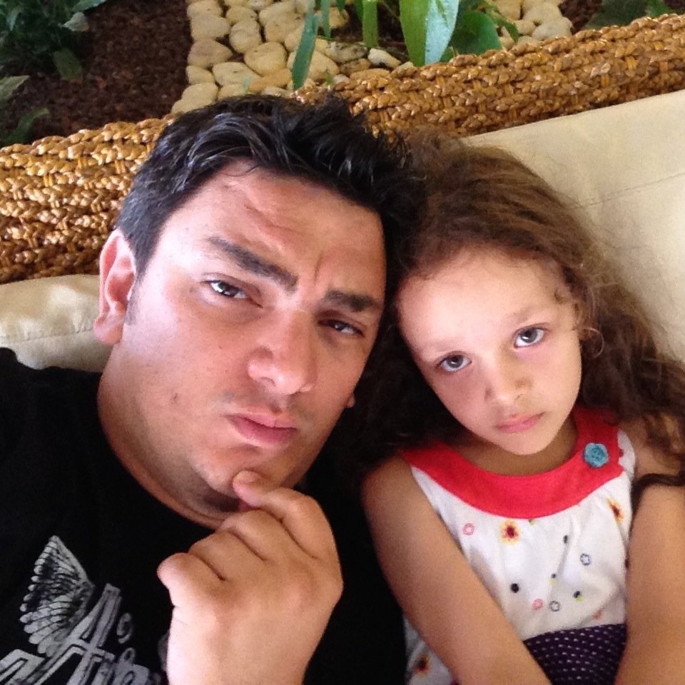 zaferkarkac's profile picture. Mesele nesküitli(?) sütü nasıl paylaşacağımız...!