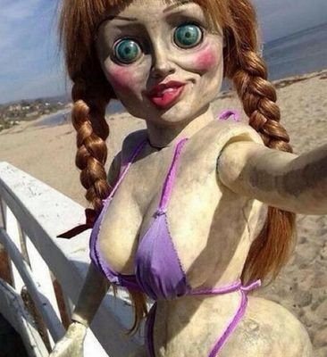 Aquela boneca ali que você não brinca mais ta no site,Annabelle