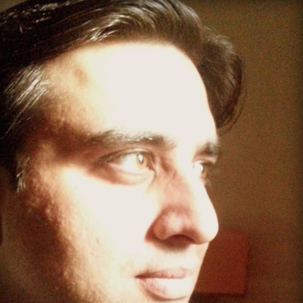 Just an average bloke who is a huge cricket fan, an avid book reader, a movie buff, likes food, music, loves travelling and tries to sell Technology Solutions !
