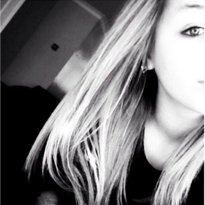 I LOVE HOLLIE SIMS ! shes perfect beautiful and amazing ! she is life- SHE NOTICED ME!! @devriesfavex