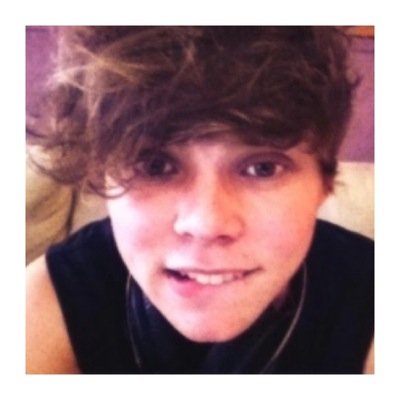 follow @cuddlxyziam or acacia will fist ur ass