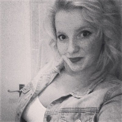 18, 
instagram- shannonelly