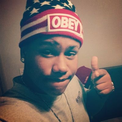 Meu nome é Kenneth Brown Jr eu sou  zika pa krll  e sou baterista de 1ª #FOLLOW-ME