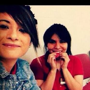 imma goofy outgoing girl who enjoys long walks & chilling with my friends so follow me n show me loved ;pp