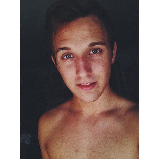 mockingboy__'s profile picture. Hey you there, you look beautiful today !