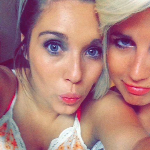 elliestraw's profile picture. Weddings by day, concerts by night, with a little college in between.