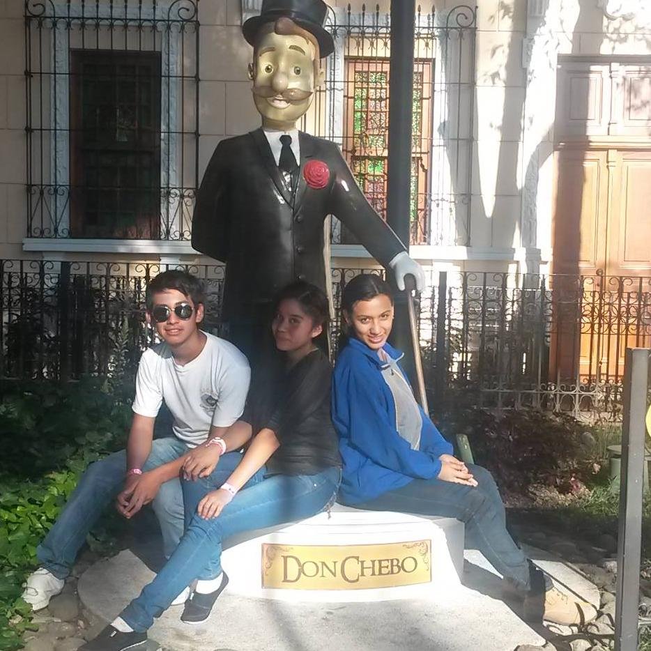 soy muy amigable y me gusta molestar !!!!