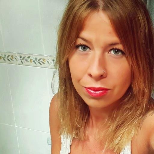 Apasionada de la moda en formación y muy ilusionada.
odio la hipocresía,las personas autenticas son las q valen la pena!!
        #Bizkaia
