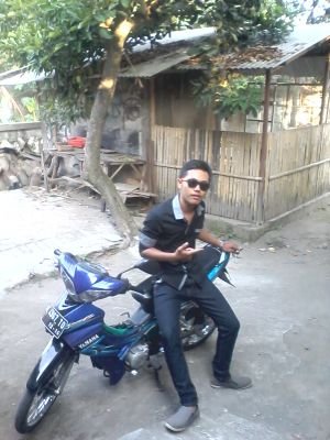 Bisa mengagumi mu,hal yang terindah yg bisa kulakukan..walau terasa pahit.