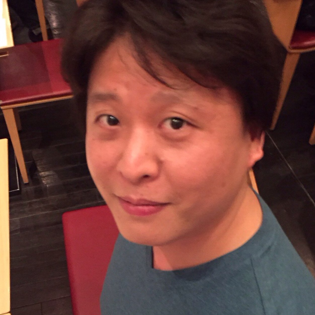 ゲームプログラマー。主に3Dレンダリング系。携わった作品: クロノクロス,FF11,FF10-2,FF13, テラバトルなど。 大人ピアノ再開組。