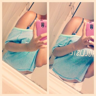 my name is denaysia Simmons i was born in Albany NY . im 17 yrs old im a volleyball player i do it for a living