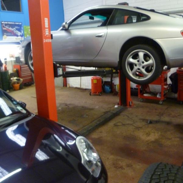 Porsche and Land Rover Defender Independent Service Exeter Devon.