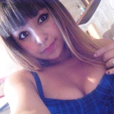 Mientras tus les sacas una lagrima & lo aces sufrir
Hay otra que le regala una sonriza y quiere verlo feliz❤