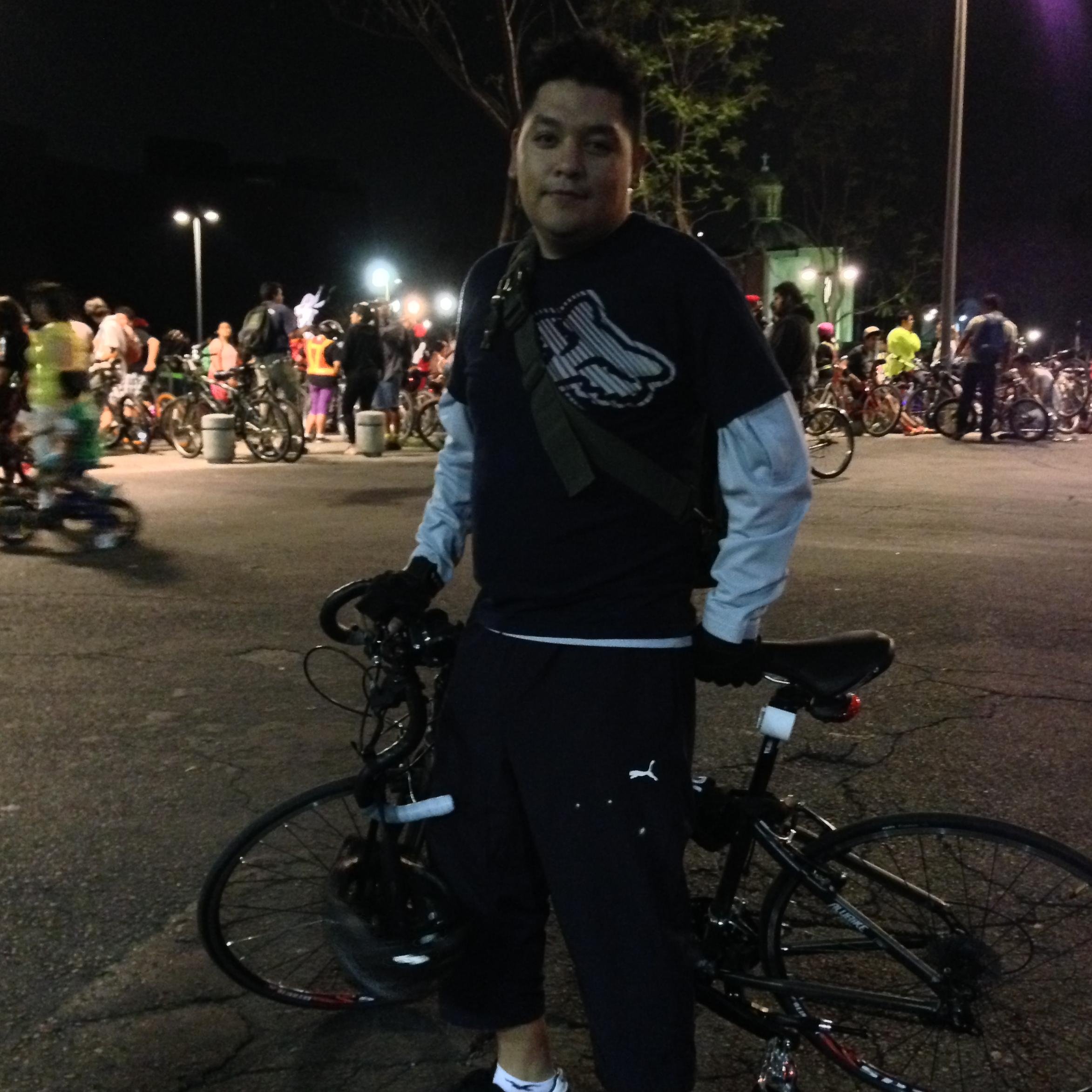 abdiel_lo's profile picture. Diseñador Grafico-Tlatelolca-Puma de Corazón-Macquero-Ciclista-Chelero-Fan Art Toy-Conóceme y trata de juzgarme.