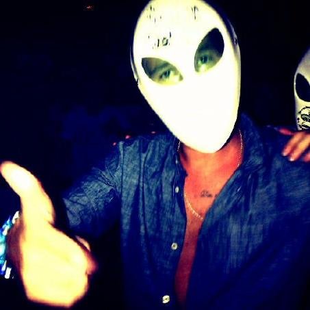 victorwhrt's profile picture. « Nous portons tous le costume de nous-mêmes »