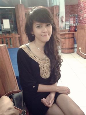 dewicntya's profile picture. ig : chintiadew