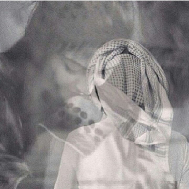 ‏‏‏‏رافق أصيل في زمانك يصافيك
لا شاف زلاتك عن الناس غطاك
ترى الصديق ألي يحبك ويغليك
تلقاه عونك على الشده ويمناك