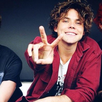 ashton_ashton__'s profile picture. follow @st0nerclifford