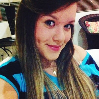 Era tão frágil por dentro, mas tão áspera por fora. Difícil desifrá-la, tenebrozo entendê-la.