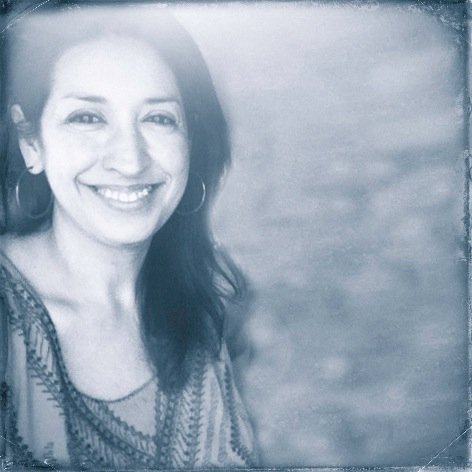 Married to the funniest guy I know, mother of three, lover of Christ, family, and photography, California transplant.