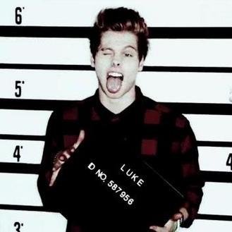 Show me why I'm not gonna walk away// @Luke5SOS's//5SOSFam