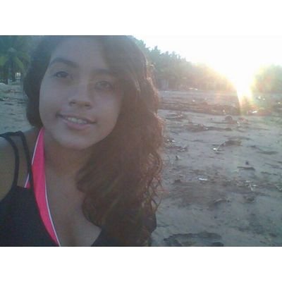 Soy una persona imperfecta adorando a un Dios perfecto3.// Amo a mi mami xD