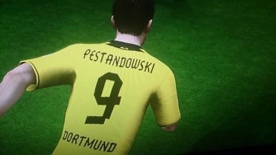 Jugador del Orca Dortmund con el 9 a la espalda. 
Keep Calm and Pestandowski Goals