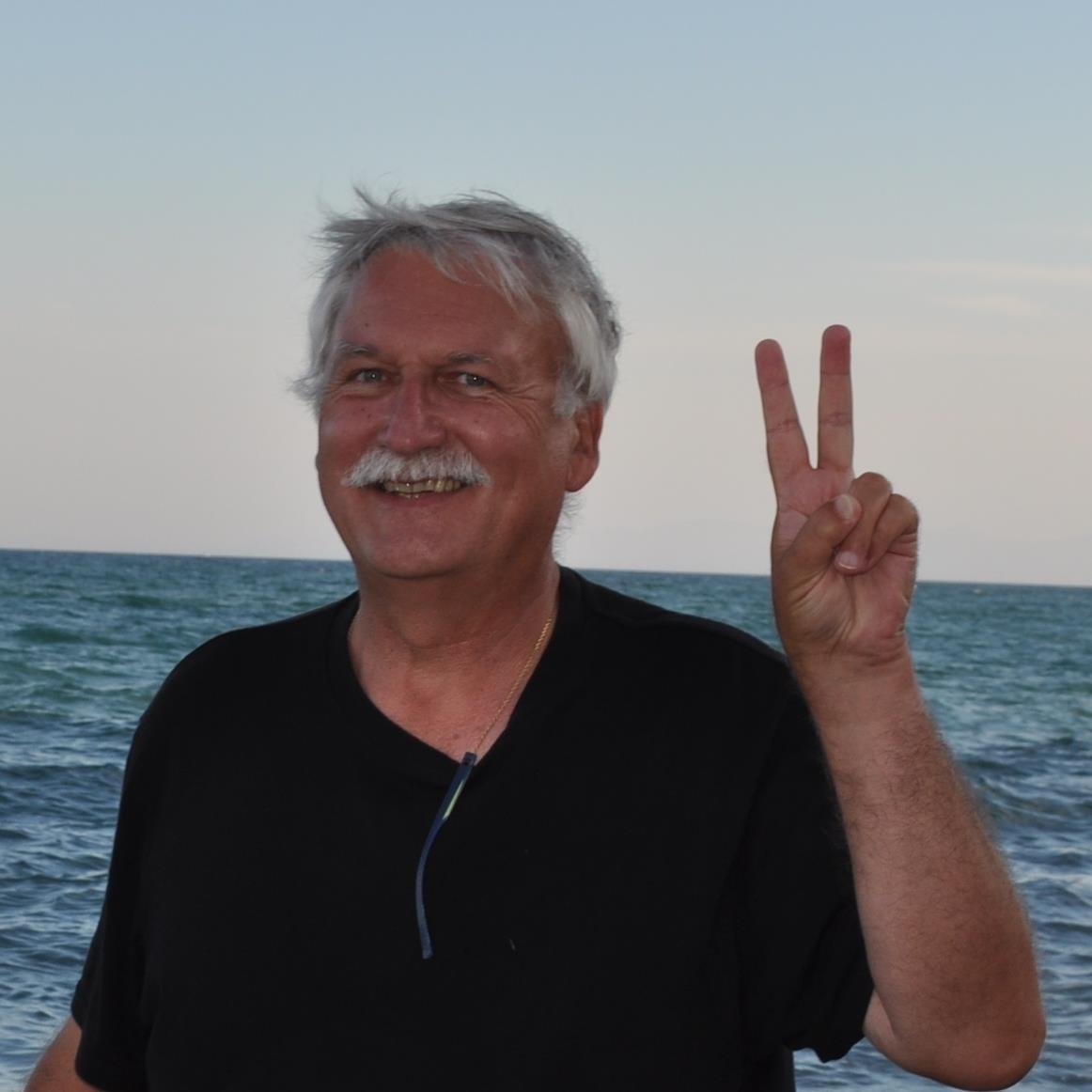 letz_roger's profile picture. 