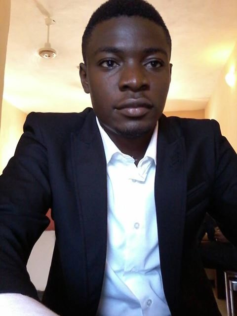 I AM A GRAPHICS DESIGNER, VIDEO & PHOTO EDITOR