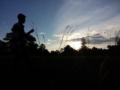 Jalanin hidup apa adanya dan jgn liat seseorang dr satu sisi